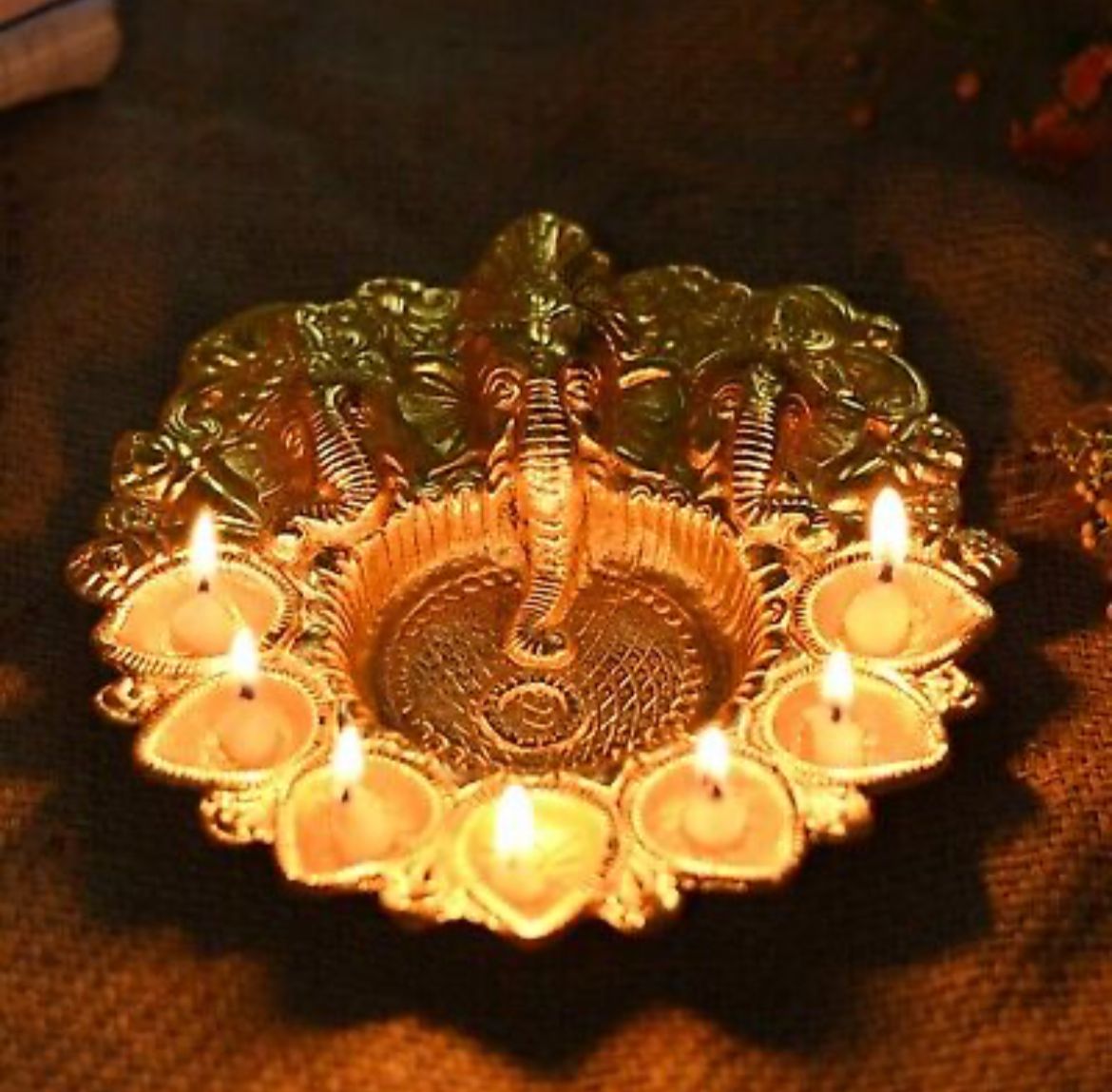 Metal Plate Puja Thali: 3 Ganesha & 7 Diya - Image 2